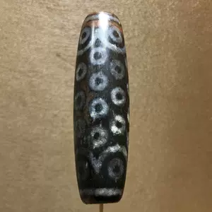 西蔵老礦紅朱砂龍紋一眼如来三眼特殊四眼天珠 西蔵老礦紅朱砂龍紋一眼如来三眼特殊四眼天珠收藏级至纯老矿朱砂