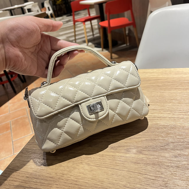 2025 new women's bag classic diamond chain bag small fragrance chain small square bag high-end lock mobile phone bag