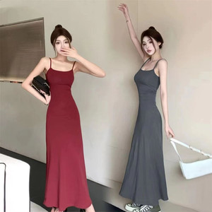 High -waisted camisole dress Female spring and summer 2024 new waist is thin and pure color bottoming over -the -knee long skirt
