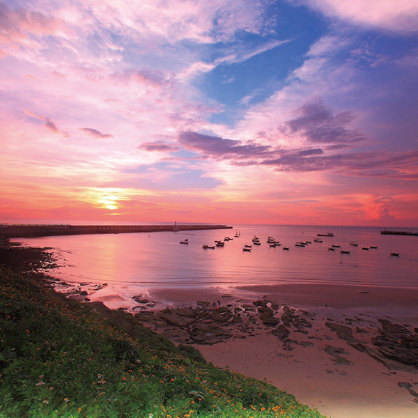 广西旅游南宁北海桂林10天9晚德天通灵北海涠洲岛阳朔漓江跟团游