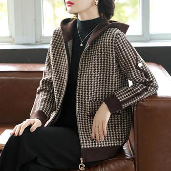 Middle-aged mother autumn houndstooth woolen coat foreign style 2025 new middle-aged and elderly women's spring autumn winter tops