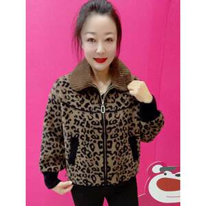 
Autumn and winter new leopard print knitted cardigan jacket women's short lapel zipper fashionable middle-aged and elderly mother's top