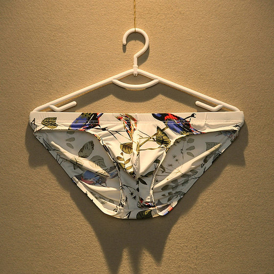 Men's underwear, ice silk, ultra-thin, sexy and sexy slutty printed large size pants, breathable shorts, bulging tight and personalized trousers