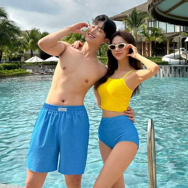 Couple swimsuits for women 2024 new split two-piece set triangular gathering small breasts men's beach pants hot spring swimsuit