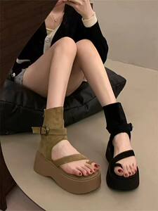 
European version thick-soled heightened Roman sandals for women 2025 summer new style clip-toe sponge cake beach boots fashion fashion shoes