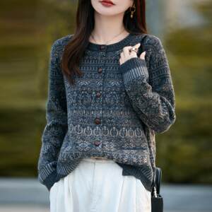 
Retrofitting the old money style round neck thickened knitted sweater cardigan for women in autumn and winter new style contrasting color jacquard slimming western style jacket