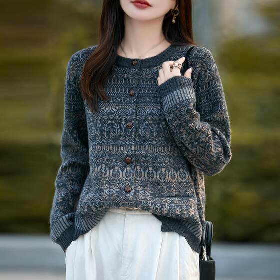 
Retrofitting the old money style round neck thickened knitted sweater cardigan for women in autumn and winter new style contrasting color jacquard slimming western style jacket