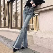 Quần jean ống loe màu xanh hoài cổ cho nữ eo cao 2024 xuân thu mới bó sát giảm béo phong cách Hồng Kông quần bootcut thô viền cổ điển