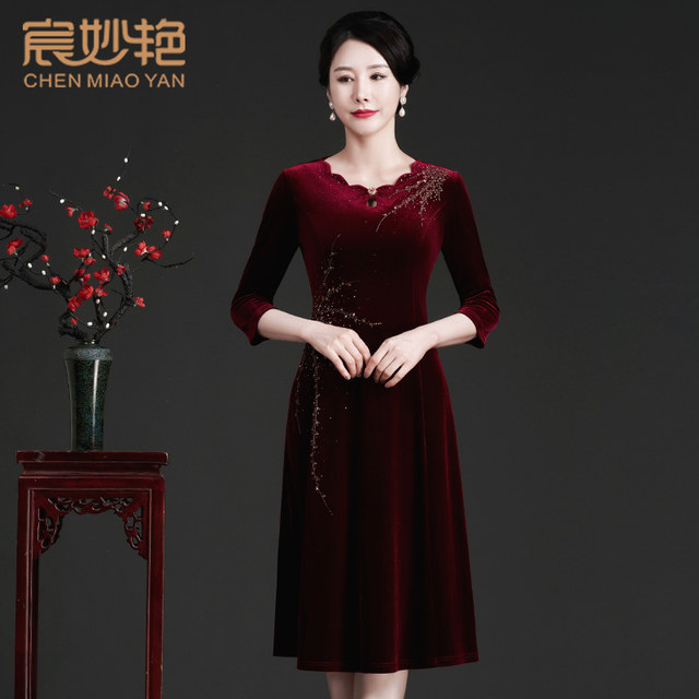 Chen Miaoyan mother's wear 2024 spring new style temperament velvet dress women's wedding banquet wear can be worn at ordinary times