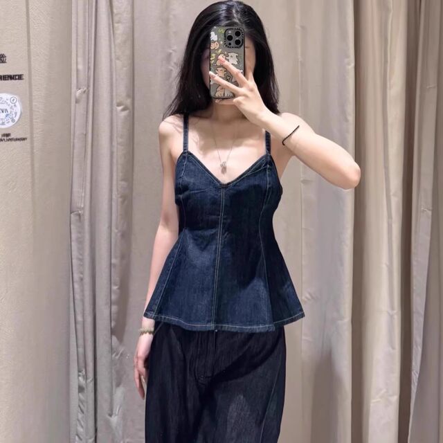 2025 spring new women's clothing, short wavy wide-swing V-neck thin suspender denim top 8197064
