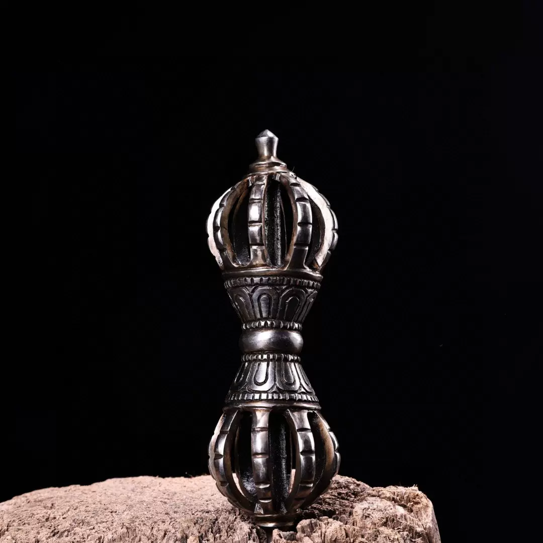 中国古美術・蔵伝工芸・ 寒鉄製・九股多杰金剛降魔杵・仏教法具・魔除け・開運・護身 中国古美術・蔵伝工芸・ 寒鉄製・九股多杰金剛降魔杵・仏教