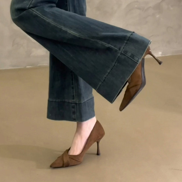 French style absolutely beautiful and not tiring point-toe high-heeled shoes 2025 autumn new women's shoes retro suede shallow mouth stiletto shoes