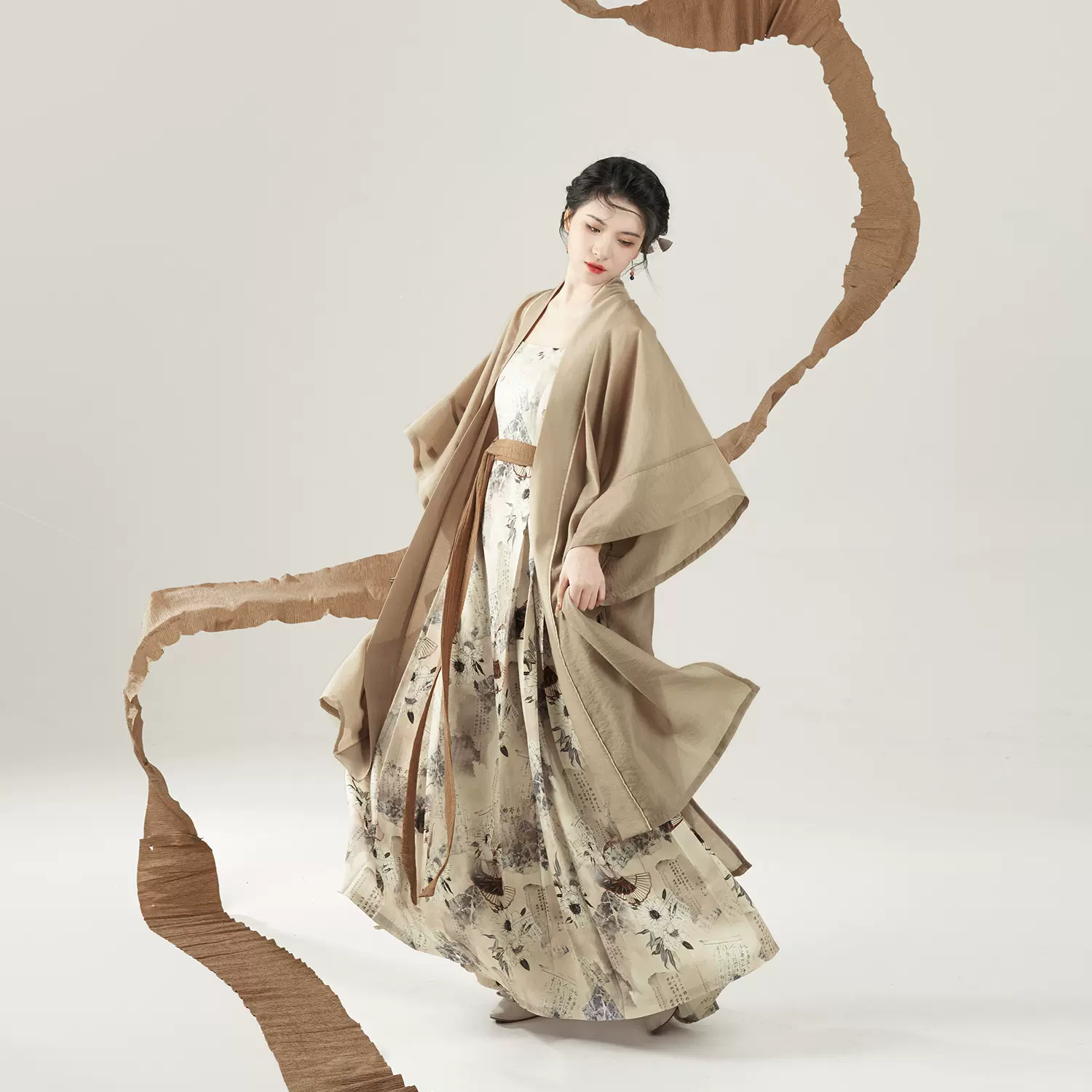 燕返し　織錦對襟上祆 黒金色トップス　明製漢服　侘び寂び　新中式　和装コーデ着物 金虎琥珀 織錦對襟祆 黒金色アウター 明製漢服 極道新年 成人式