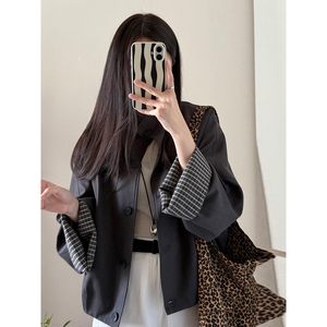 
Gray short windbreaker jacket for women 2025 autumn new style, very good-looking for little people, popular hot style Korean version thin style