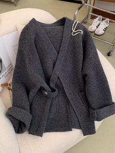 
First-line brand discounts niche cashmere sweaters European products unique and cold style fashionable and fashionable knitted jacket for women
