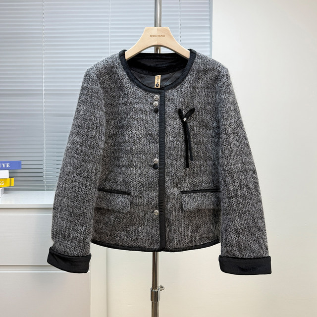 Middle-aged mother's clothes winter clothes 2025 new style small fragrant jacket middle-aged and elderly women's loose-fitting cotton-padded tops