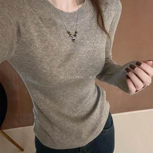 
In addition, simple round neck basic slim-fitting bottoming shirt for women 2025 new autumn style with short sweater