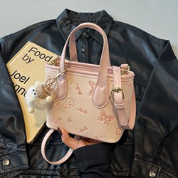 This Year's Trendy Women's Bags 2026 New Autumn and Winter Super Popular Niche Crossbody Bags Versatile Casual Handbag Bucket Bag