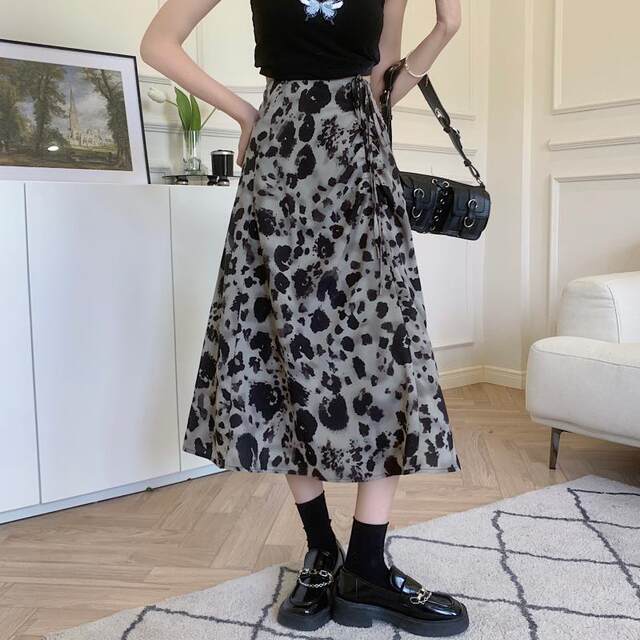 Large size irregular tie dyeing skirt female summer design sense niche font hip skirt ink print cover long skirt