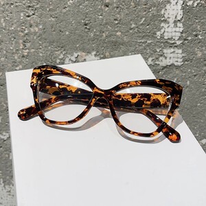 
Yishang Yishang Internet celebrity black-framed glasses for women without makeup, large-frame myopia, can be equipped with glasses frames for square and round faces.