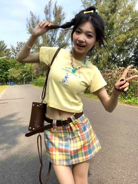 Milk yellow fun dog short -sleeved female dopamine printing shoulder t -shirt slimming thin navel short top ins
