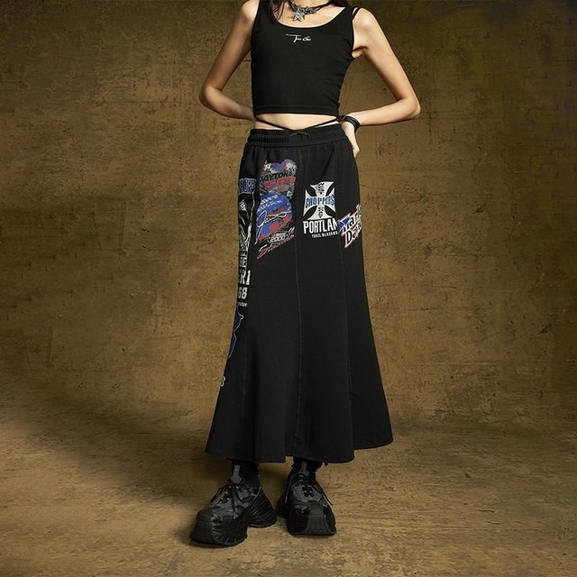 Tuogu trendy brand black fishtail skirt for women with hips and high waist 2025 autumn and winter new long slim printed skirt