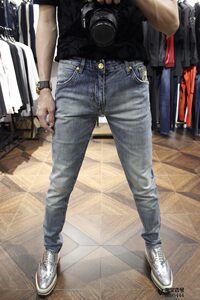 Customized metal snake head decoration for Milan fashion show, slim fit elastic slim leg jeans for men
