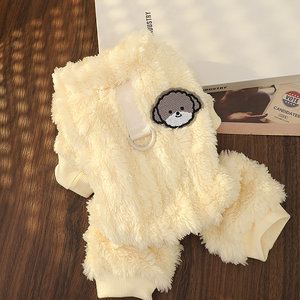 
Small dogs can go out on four legs and can be pulled in winter clothes. Dogs are warm in winter, simple and stylish, and have good looks. Winter clothes for pets