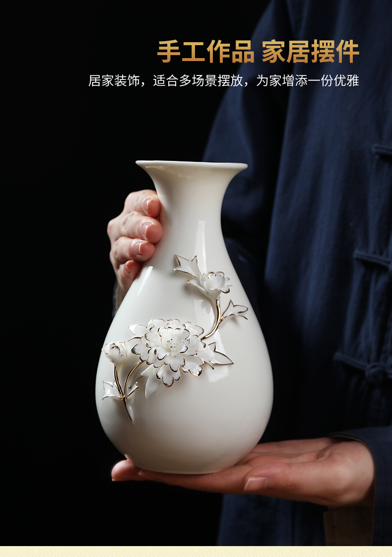 中国風金属製花瓶　交渉有り 濁手椿文花瓶（14代 酒井田柿右衛門）/ Nigoshide Vase with Design of