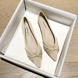 
Pointed toe single shoes, women's flat shoes, fairy fashion shoes, temperament, soft sole, small fragrant scoop shoes, large size women's shoes 41 to 43