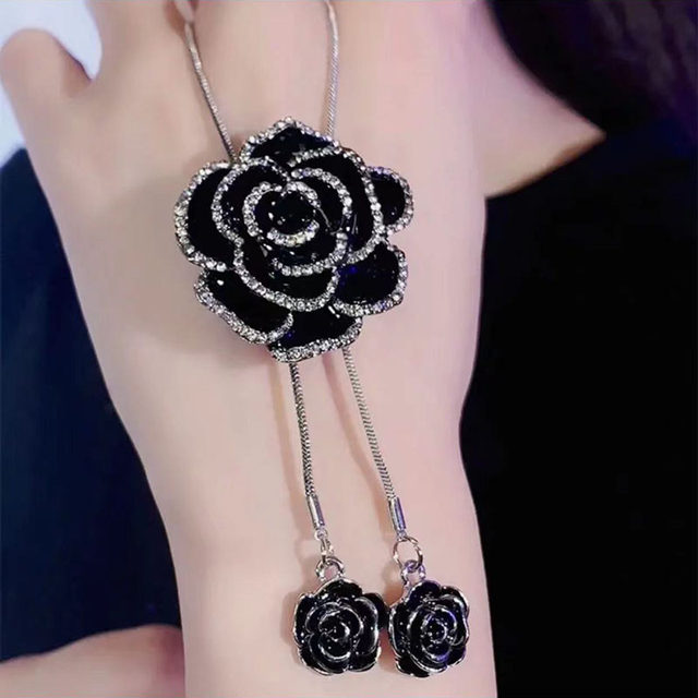 2025 new trendy long rose sweater chain for women's autumn and winter fashion internet celebrity same high-end accessories necklace