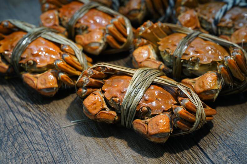 秋高气爽吃螃蟹,就吃膏黄满溢的大闸蟹(图1) 秋高气爽吃螃蟹,就吃膏黄满溢的大闸蟹(图1)