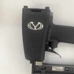 Original Genuine Hongyuan Logo 425K Pneumatic K-Type Nail Gun for Iron Pipes, Aluminum Pipes, Rattan Weaving, and Wicker Weaving