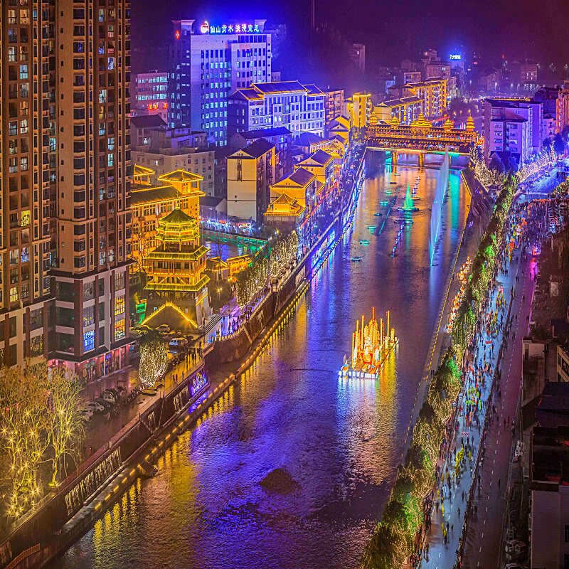 恩施旅游含机票16人纯玩小团大峡谷屏山石林清江6天5晚高档型酒店