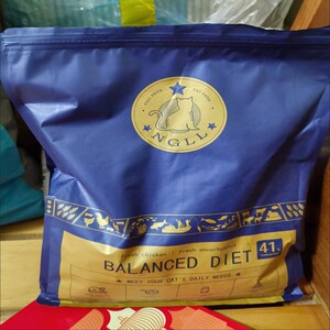 
British NGLL cat food cat staple food to gain weight, goosebumps, goosebumps, goosebumps, cats, general type chicken, fish, beef, nutrition