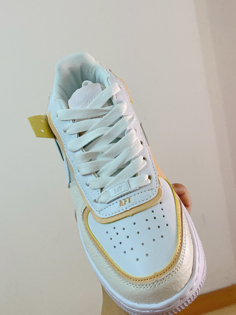 nike 空军一号小雏菊奶油板鞋