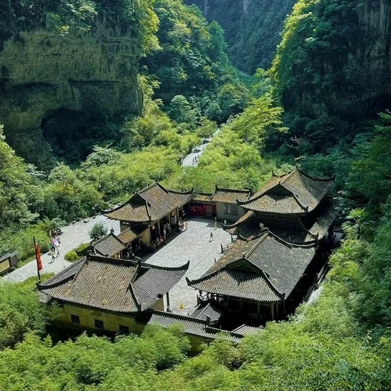 九点出发|重庆武隆一日游纯玩小团跟团游包车旅游天坑地缝仙女山