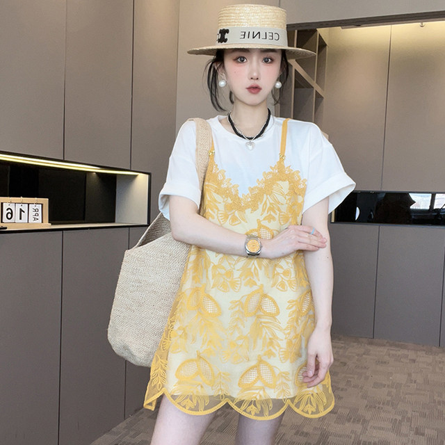 Short-sleeved dress for women 2025 summer new lace hook-up t-shirt skirt round neck skirt