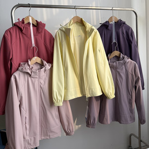 
Outdoor sports men's and women's four-way elastic water-repellent and windproof detachable hooded soft shell jacket