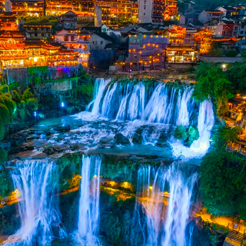 【先到先得】20人团凤凰古城往返1日游茶峒边城芙蓉镇湘西苗寨