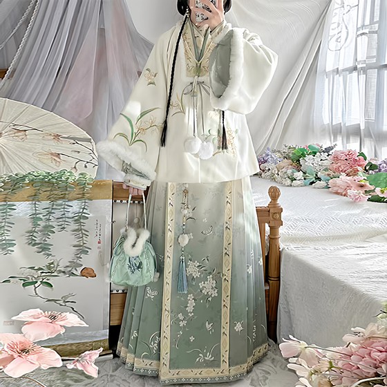
Original Hanfu for women [Jintang] Ming Dynasty thickened velvet shawl coat, pipa sleeve lining, horse face skirt suit, winter style