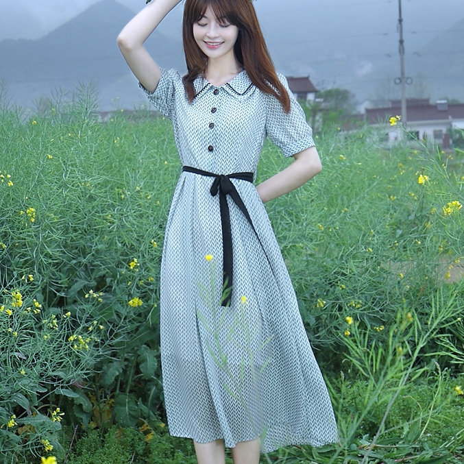 雪纺绿色碎花泡泡袖连衣裙,清新腰带系带长裙