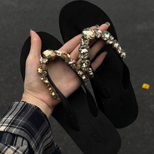 
Rhinestone flip-flops thick-soled women's summer 2026 new outer wear fashionable heightening wedge non-slip seaside beach sandals