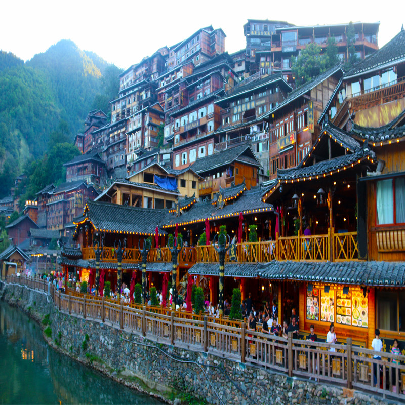 【2-8人包机票】贵州旅游6天5晚游西江小七孔黄果树梵净山六日游