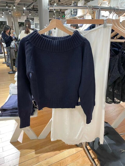 Brandygirl autumn and winter new one -word collar BM knit sweater feminine thin long -sleeved sweater short jacket tide