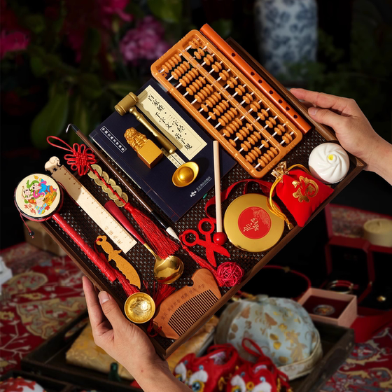 
Baby's first birthday props and supplies, a complete set of baby birthday family version Chinese lottery ornaments set