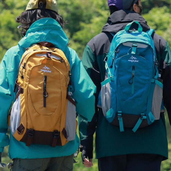 
Outdoor Hiking and Mountaineering Bag Large Capacity Lightweight Sports Style Backpack for Women Versatile Travel Waterproof Cycling Backpack for Men