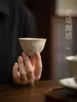 Gặp gỡ bộ trà Ru Kiln Kung Fu trong sân nhỏ. Phần mở đầu kiểu Trung Quốc có thể đỡ tách trà đơn của bậc thầy trà Ru Kiln. chén chiết yêu bồn rửa chén bằng sứ giá rẻ 