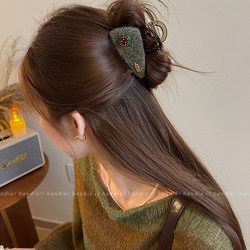 Autumn and Winter High-End Strawberry Felt Hair Clip for Women, Plush Hairpin, Medium Size, Elegant Half-Up Hair Shark Clip Hair Accessory