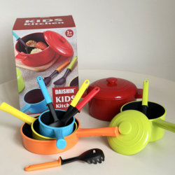Children's Pretend Play Kitchen Cooking Toys Pots and Pans Realistic Cookware for Cooking and Making Meals for Toddlers Aged One to Two Girls